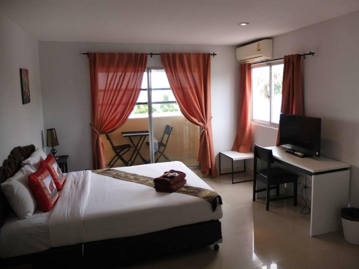 Montana Court Pattaya Lägenhet Exteriör bild